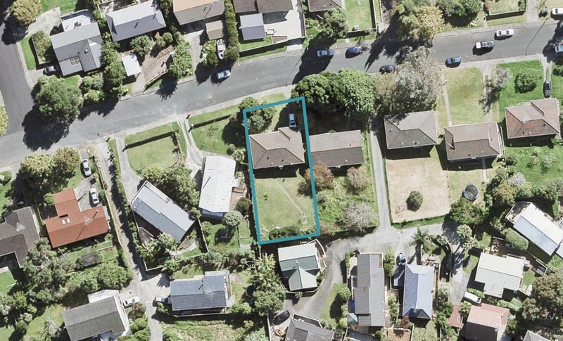 32 Nor'East Drive, Northcross, Auckland - Carousel 1