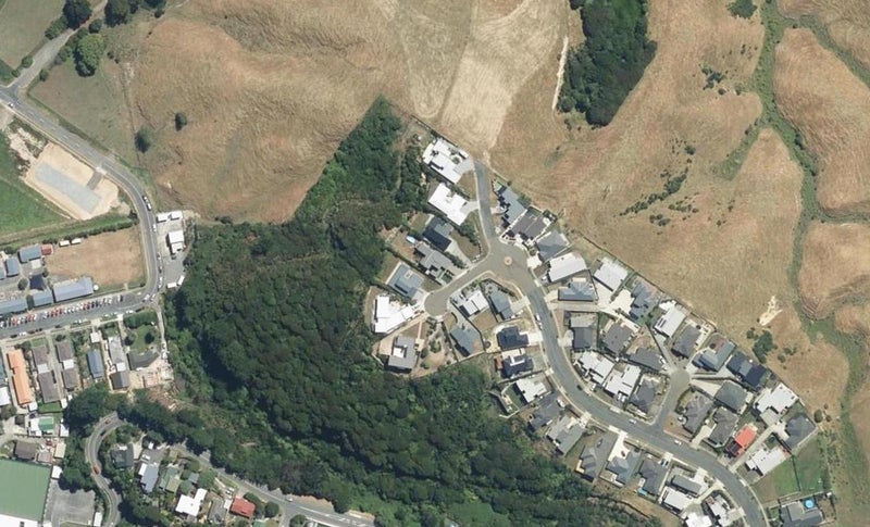 4 Lily Close, Camborne, Porirua - Carousel 1