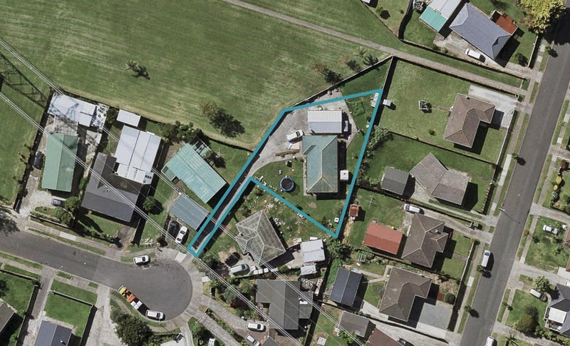 14A Serrano Place, Clover Park, Auckland - Carousel 1