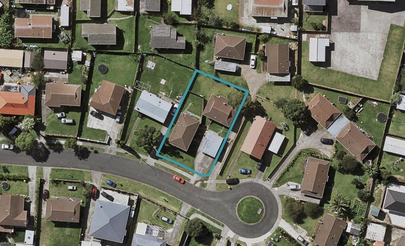 2/16 Caserta Place, Clover Park, Auckland - Carousel 1