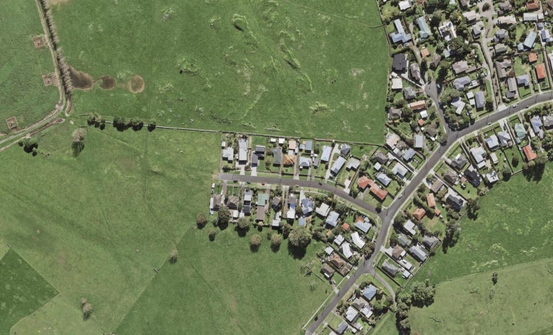 13 Kiekie Road, Mangere Bridge, Auckland - Carousel 1