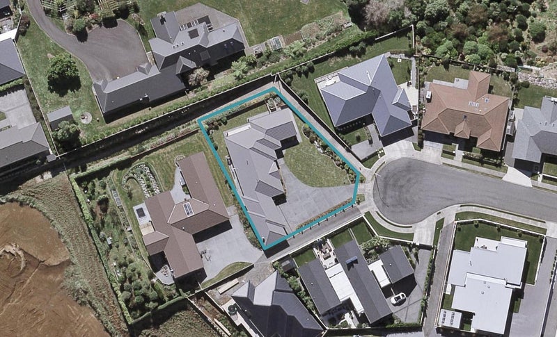 7 Tupuhi Place, Highlands Park, New Plymouth - Carousel 1