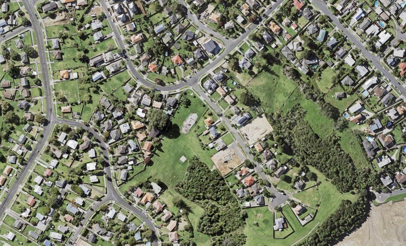 1C Fernwood Place, Wai o Taiki Bay, Auckland - Carousel 1