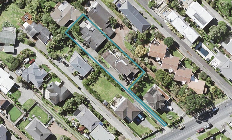 2/134 Aberdeen Road, Campbells Bay, Auckland - Carousel 1