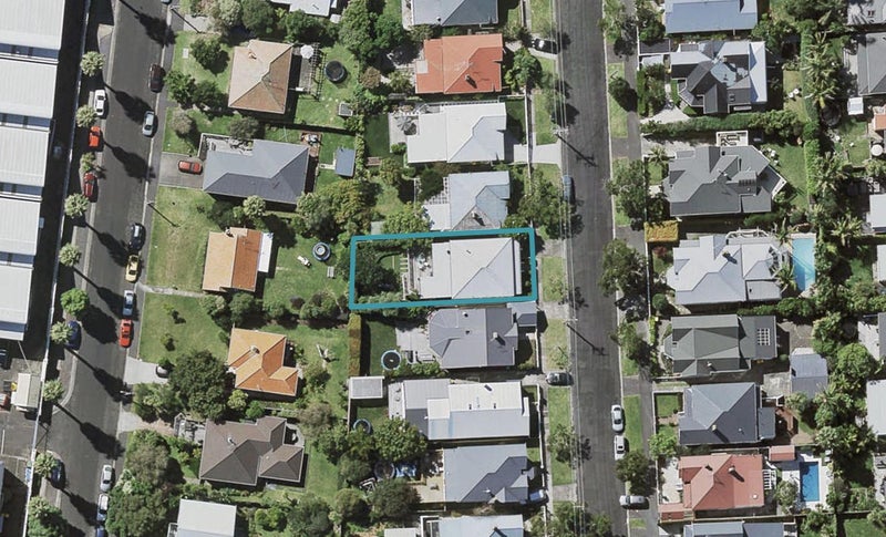 31 Kiwi Road, Stanley Point, Auckland - Carousel 1