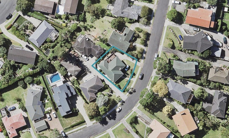 13 Mayfair Crescent, Mairangi Bay, Auckland - Carousel 1