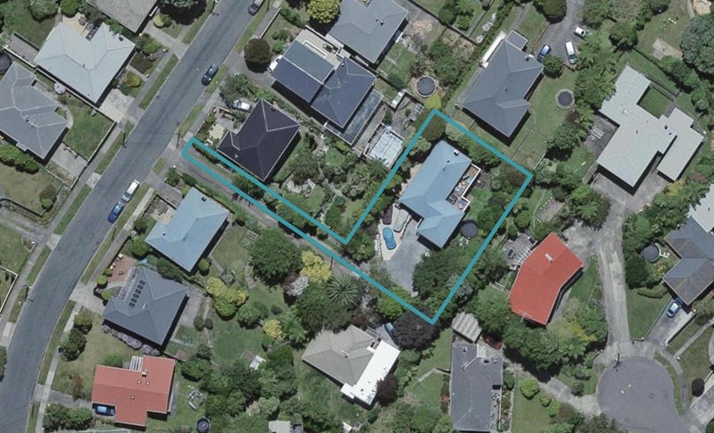 32 St Johns Terrace, Tawa, Wellington - Carousel 1