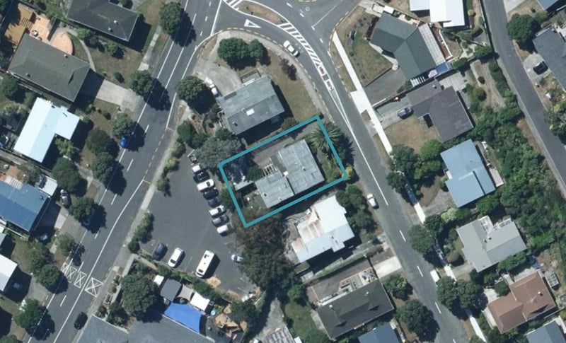 4 Ayton Drive, Whitby, Porirua - Carousel 1