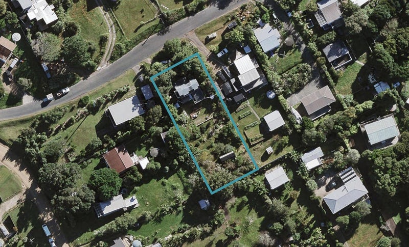4 Wellington Road, Surfdale, Waiheke Island - Carousel 1