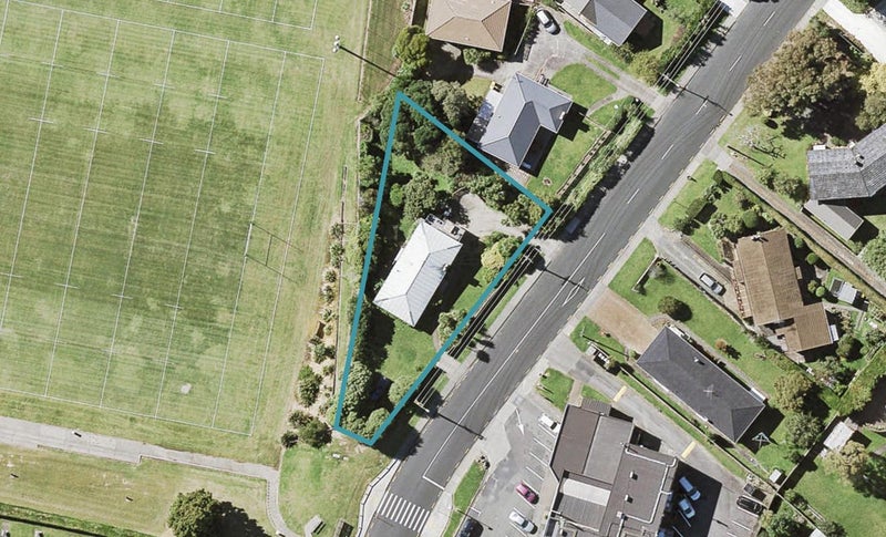14 Litten Road, Cockle Bay, Auckland - Carousel 1