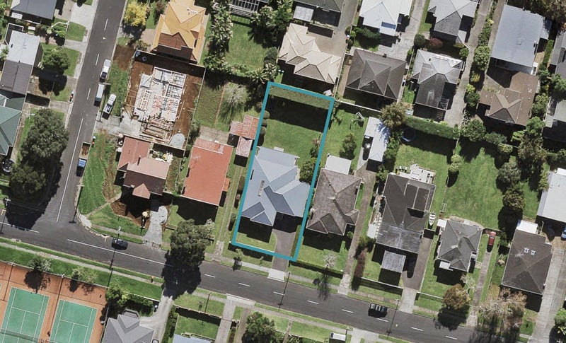 13 Fernleigh Avenue, Royal Oak, Auckland - Carousel 1