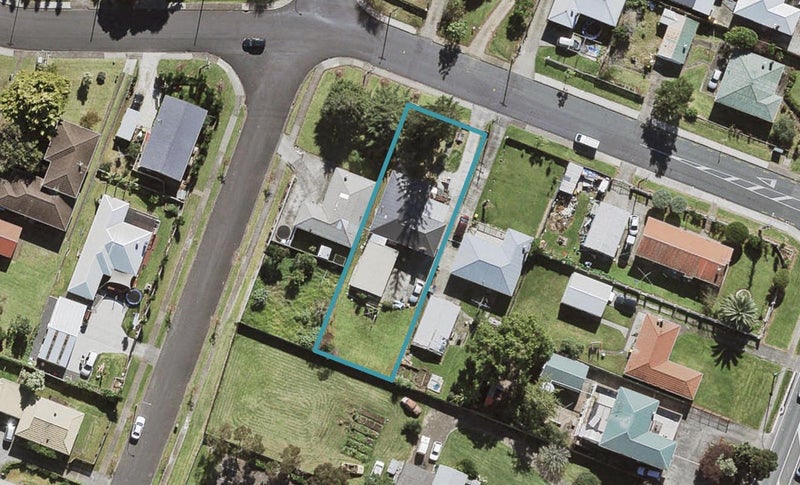 6 Tarata Crescent, Mangere Bridge, Auckland - Carousel 1