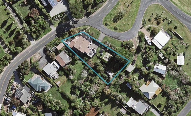 2 Church Bay Road, Oneroa, Waiheke Island - Carousel 1