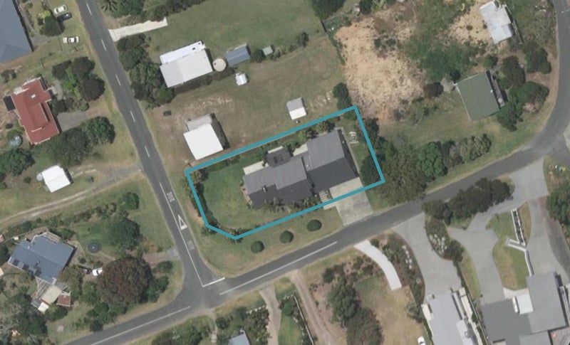 15 Findlay Street, Mangawhai Heads, Mangawhai - Carousel 1