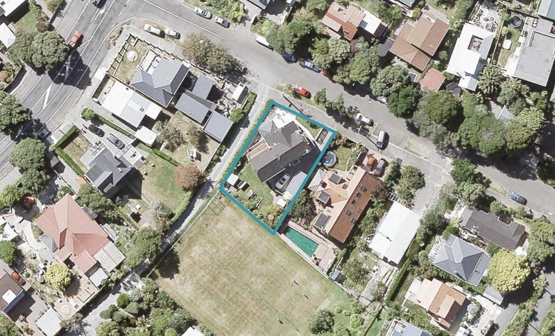 4 Rona Street, Eastbourne, Lower Hutt - Carousel 1