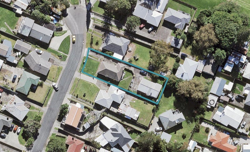13 Martin Place, Kelston, Auckland - Carousel 1