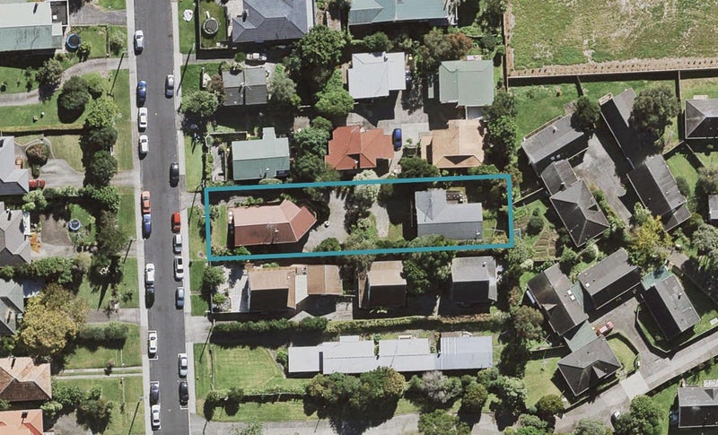 2/15 Aorangi Place, Birkenhead, Auckland - Carousel 1