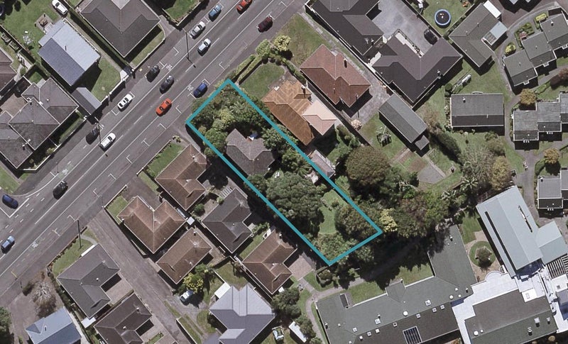 75 Tukapa Street, Westown, New Plymouth - Carousel 1