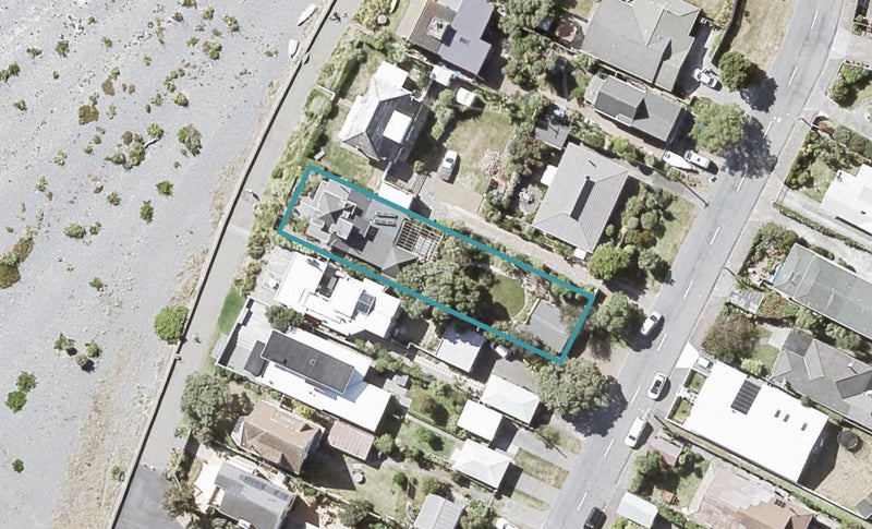 18 Pukatea Street, Eastbourne, Lower Hutt - Carousel 1