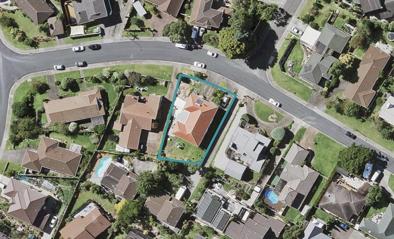 12 Landsberg Way, Windsor Park, Auckland - Carousel 1