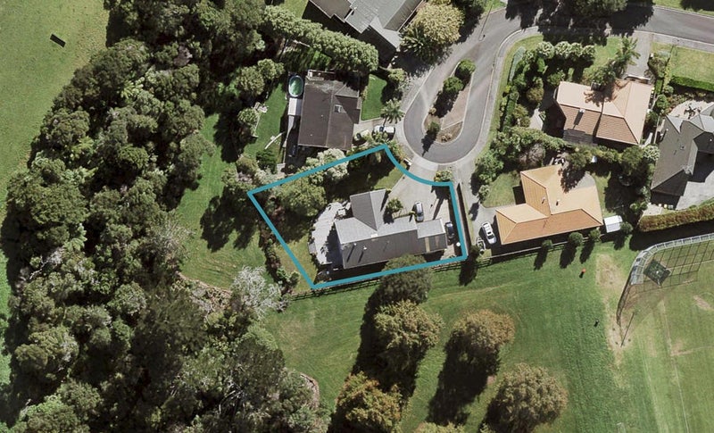 16 Stonedge Lane, Rosedale, Auckland - Carousel 1