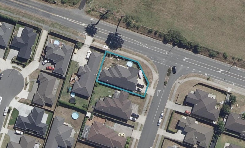 119 Barrington Drive, Huntington, Hamilton - Carousel 1