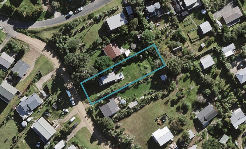 13 Nelson Avenue, Surfdale, Waiheke Island - Carousel 1