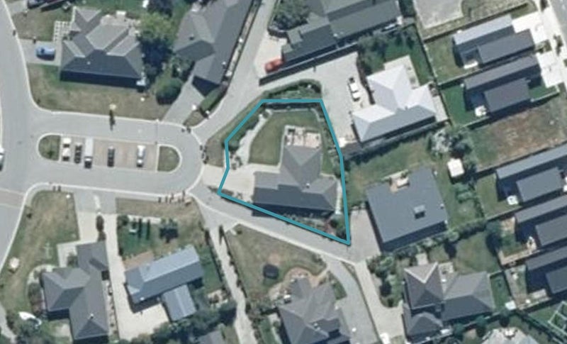 14 Mystery Grove, Lake Hayes, Queenstown - Carousel 1