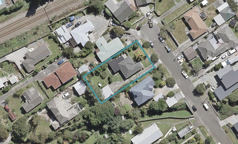 9 Coates Grove, Silverstream, Upper Hutt - Carousel 1