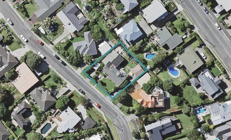 1/32 Merani Street, Narrow Neck, Auckland - Carousel 1
