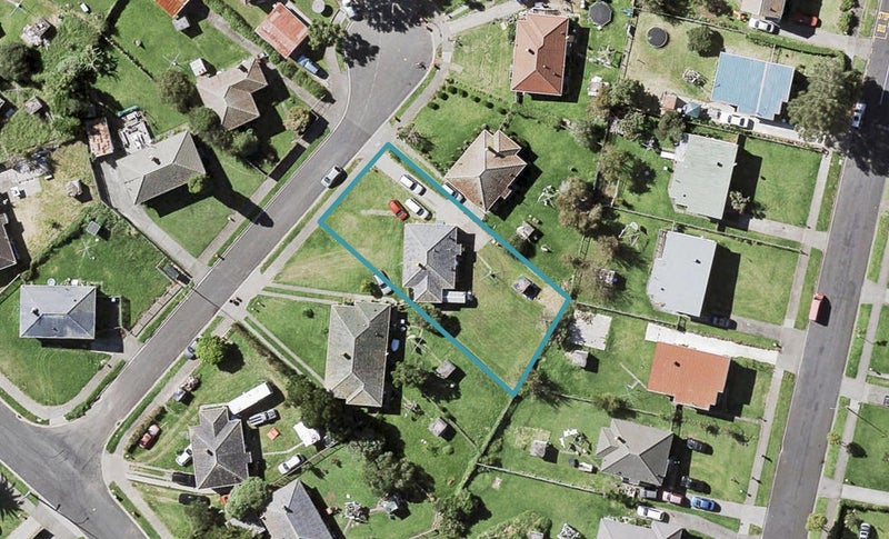 7 Delemere Place, Glen Innes, Auckland - Carousel 1