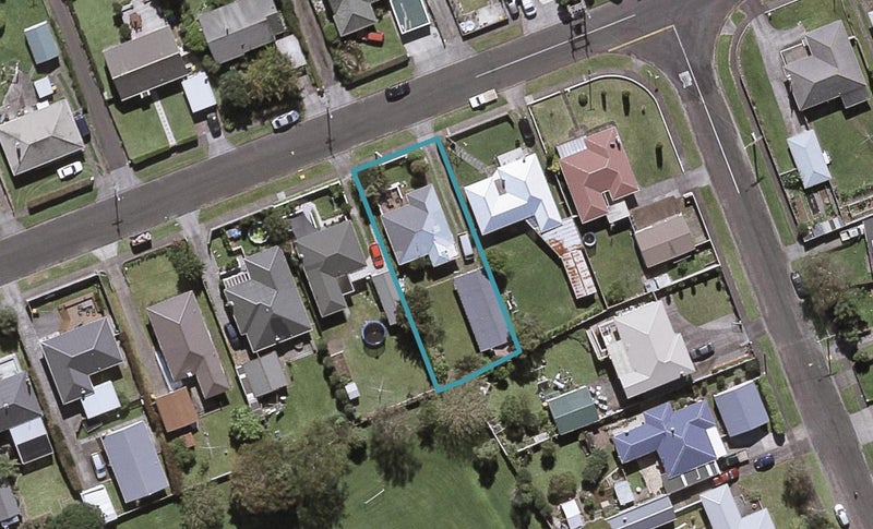 20 Karaka Street, Merrilands, New Plymouth - Carousel 1