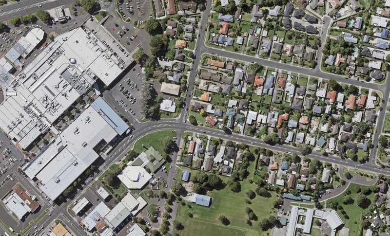 2/2 Reeves Road, Pakuranga, Auckland - Carousel 1