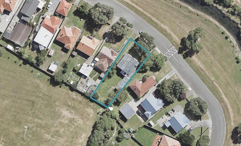 49 Riverside Drive, Waiwhetu, Lower Hutt - Carousel 1