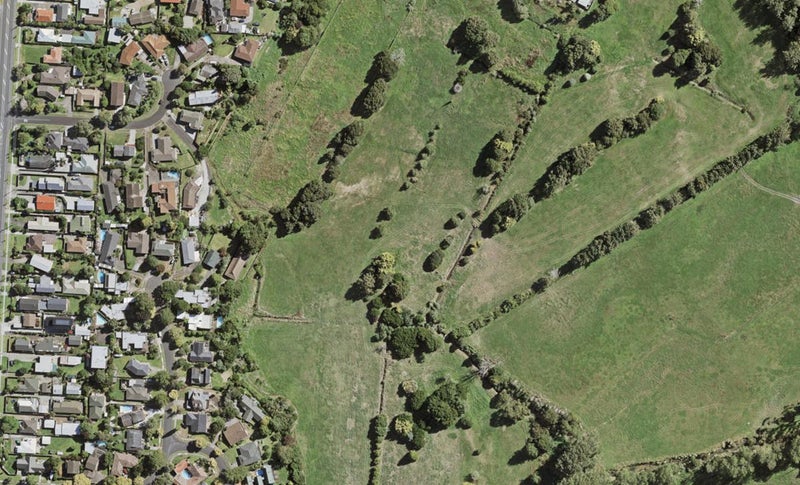 137 Otuwairoa Esplanade, Ōpaheke, Papakura - Carousel 1