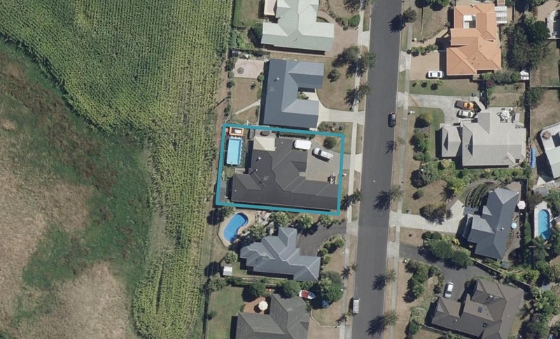 300 Grandview Road, Western Heights, Hamilton - Carousel 1