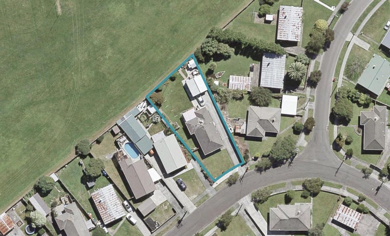 8 Mary Crescent, Elderslea, Upper Hutt - Carousel 1