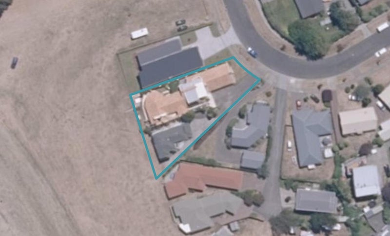 2/11 Stanley Street, Wharewaka, Taupō - Carousel 1