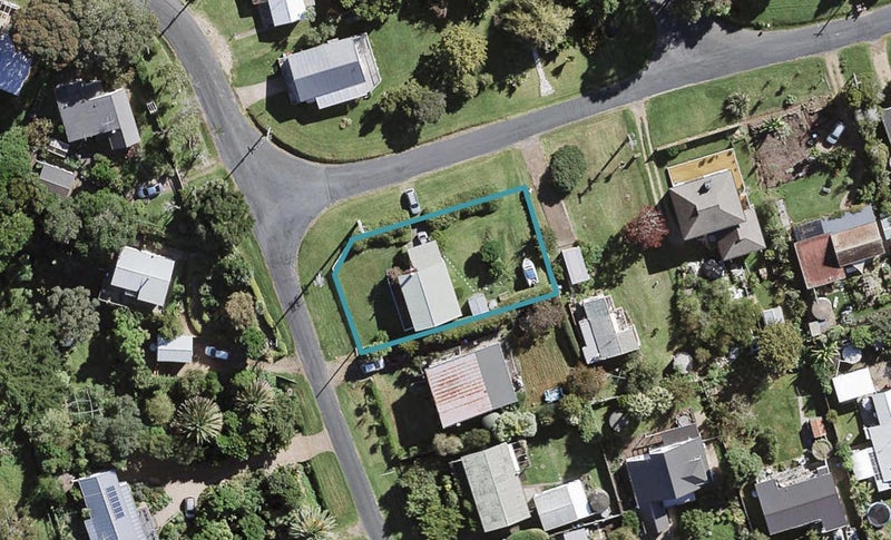 40 Tahatai Road, Oneroa, Waiheke Island - Carousel 1
