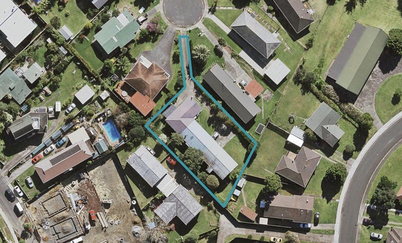 2/11 Liston Street, Northcote, Auckland - Carousel 1