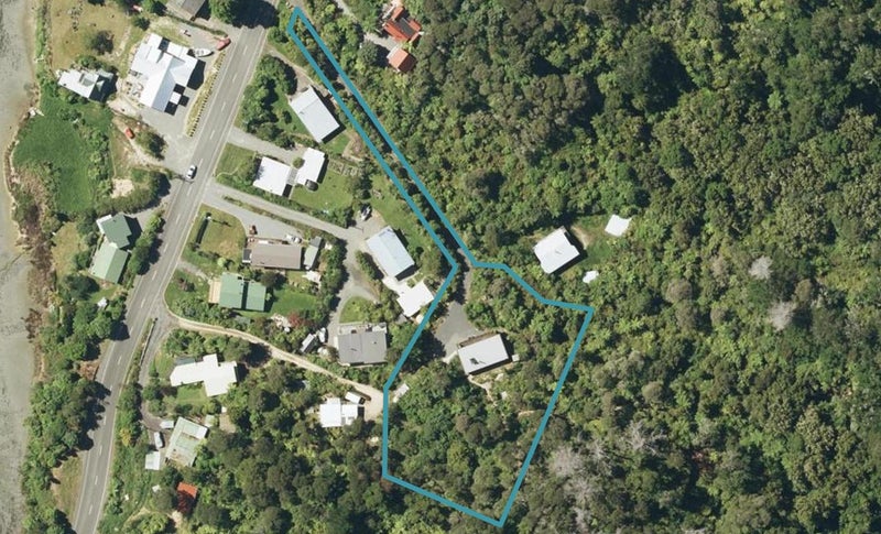 1742 Queen Charlotte Drive, Picton - Carousel 1