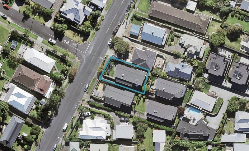 7 Mountain View Road, Morningside, Auckland - Carousel 1