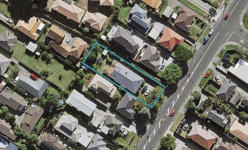 45 Hayr Road, Three Kings, Auckland - Carousel 1