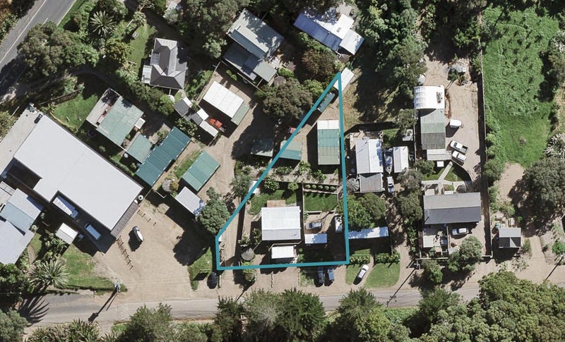 6 Putiki Road, Ostend, Waiheke Island - Carousel 1