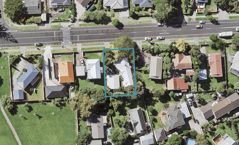 61 Gills Road, Bucklands Beach, Auckland - Carousel 1