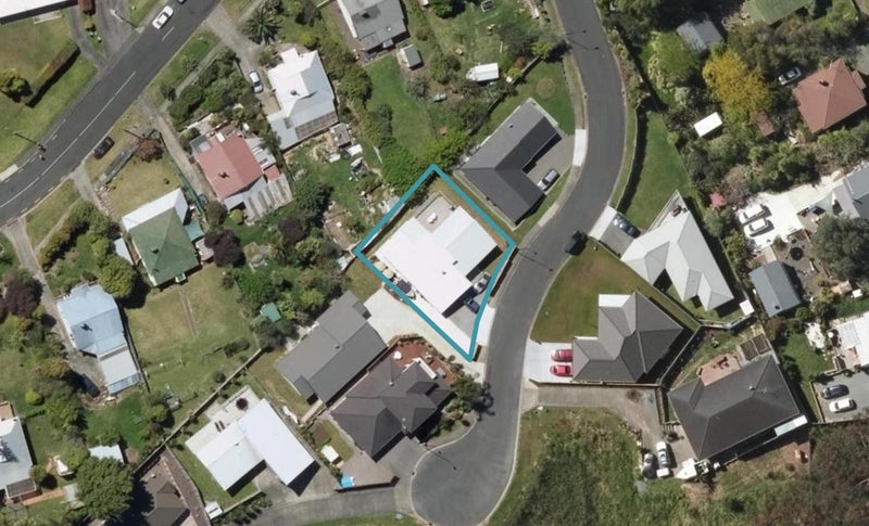 8 Madison Place, Morningside, Whangarei - Carousel 1