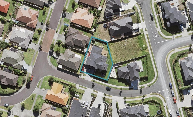 21 Alloway Street, Westgate, Auckland - Carousel 1