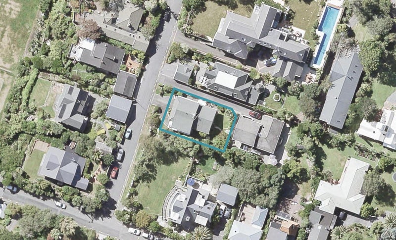 8 Tui Road, Days Bay, Lower Hutt - Carousel 1