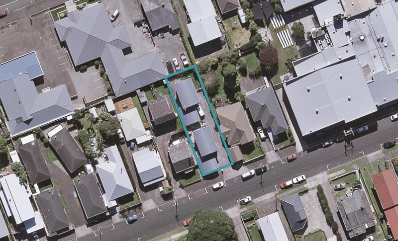 2/255 Courtenay Street, Strandon, New Plymouth - Carousel 1