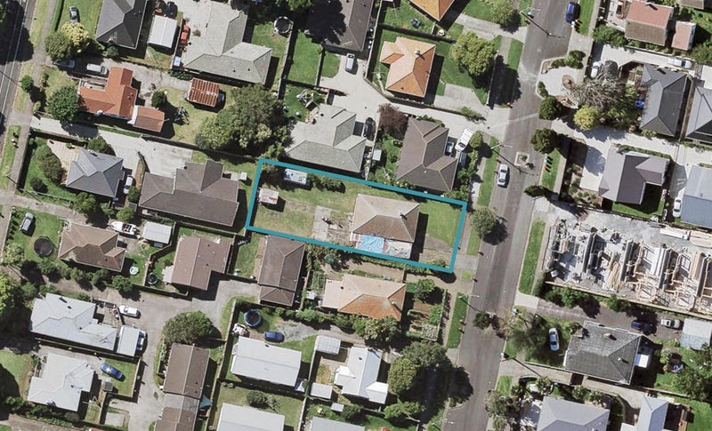 15 Ropata Avenue, Point England, Auckland - Carousel 1